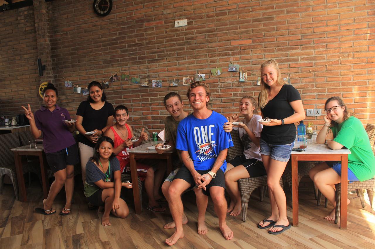Ostello Bali Caps Kuta Lombok Esterno foto