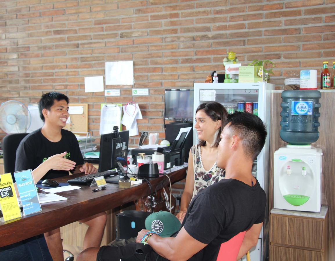 Ostello Bali Caps Kuta Lombok Esterno foto
